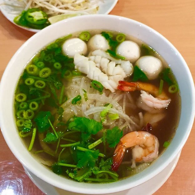 P24. PHO w Seafood (shrimp, calamari, fishballs)